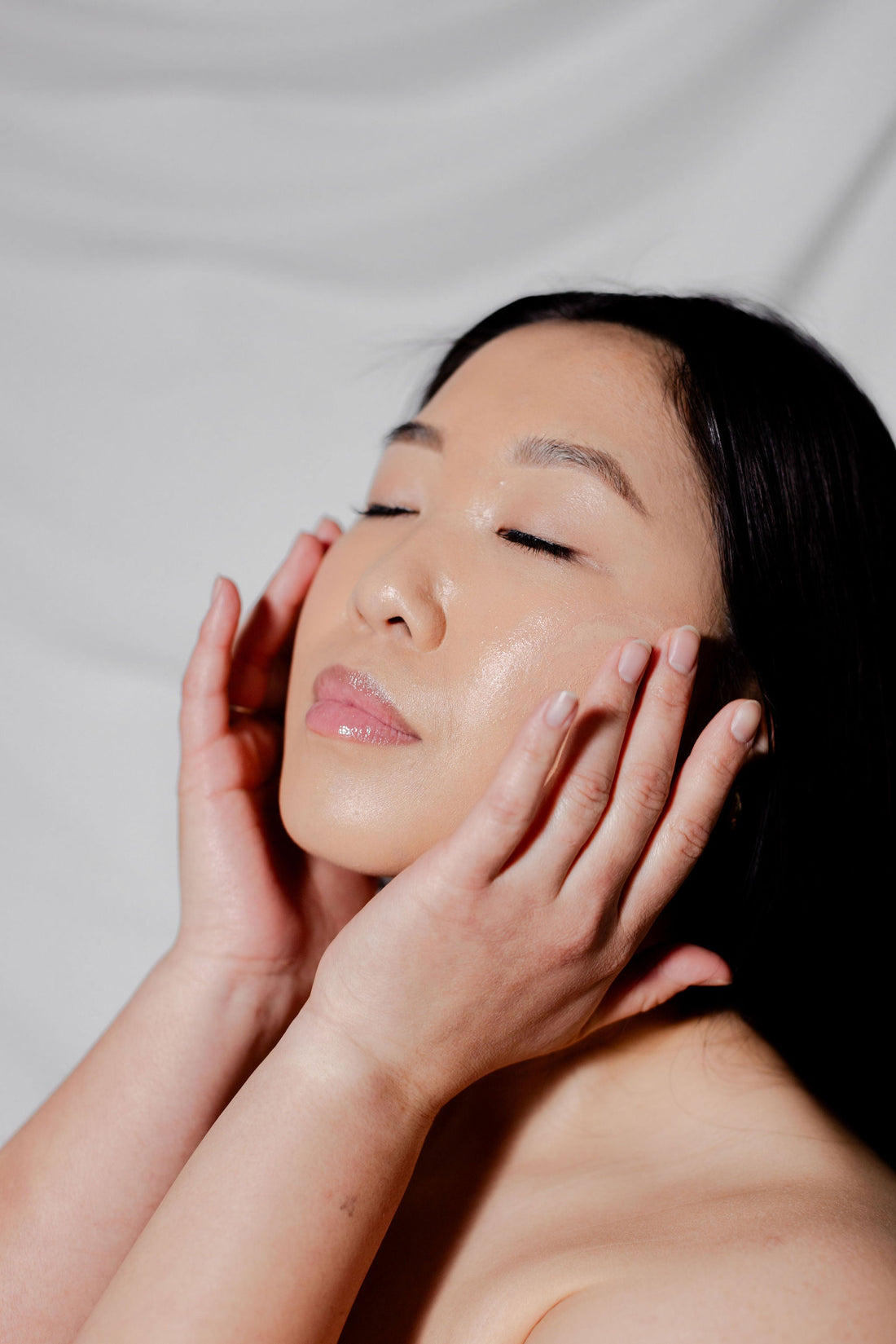 Skin-Soothing Ingredients Your Skincare Needs